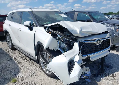 2024 Toyota Highlander Platinum z USA, uszkodzony, nr VIN 5TDKDRBH9RS556337